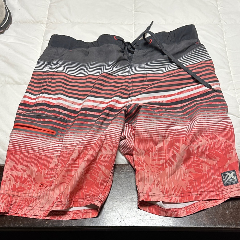 ZeroXposur Men's Red and Black Board Shorts